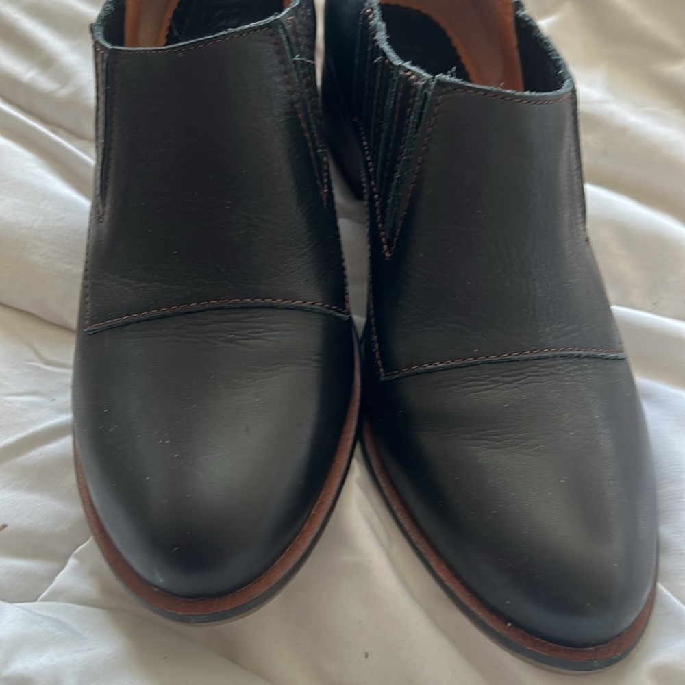 Shoes - Picture 5 of 7